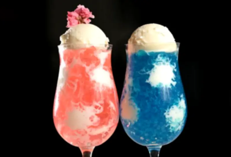 新宿の隠れ家カフェ「No.13cafe」、青空と雲のフルクリームソーダが人気