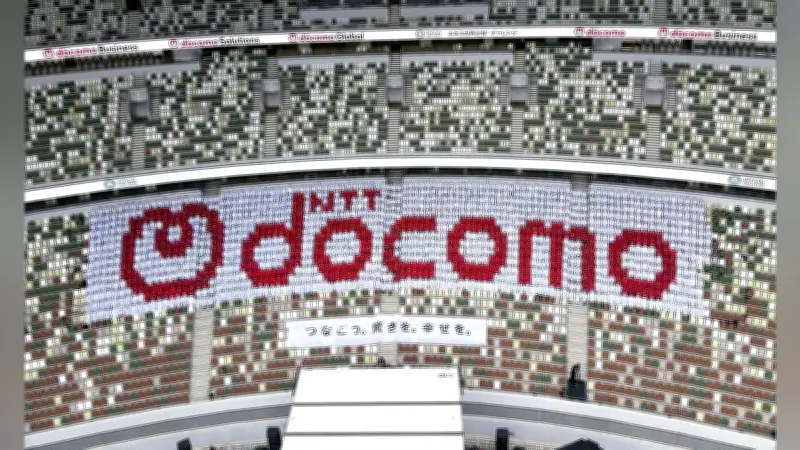 NTTドコモ、新入社員1390人で「docomo」の人文字を制作 ギネス世界記録に認定