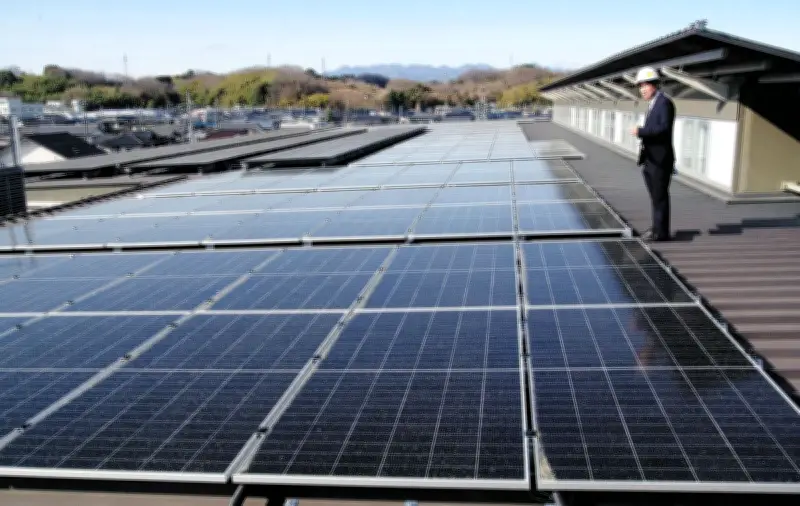 群馬県富岡市、市庁舎屋上に太陽光発電設備を導入 オンサイトPPA方式で脱炭素化推進