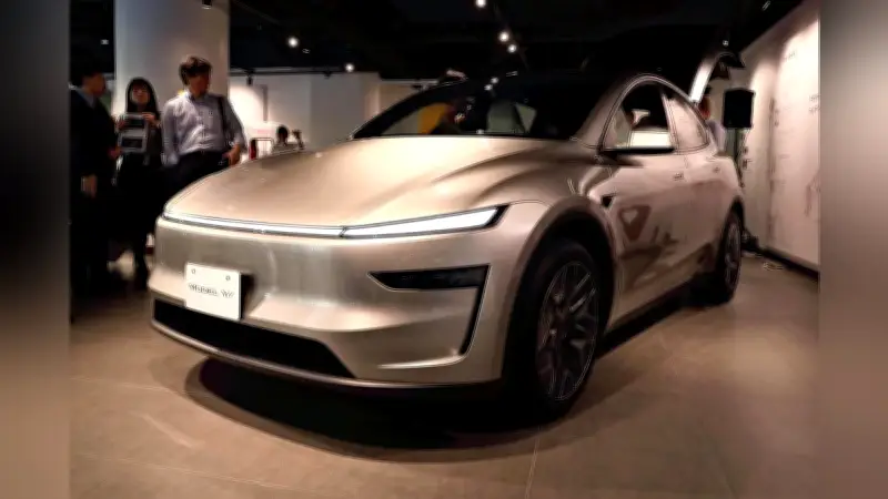 テスラが新型SUV「モデルY L」を発売、航続距離788kmで家族向け6人乗り