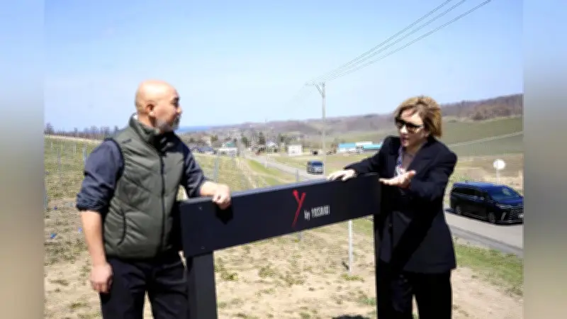 YOSHIKIさん、余市町のブドウ畑を視察 北海道産ワインに情熱注ぐ