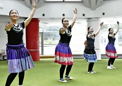 常磐音楽舞踊学院62期生が初レッスン 新人フラガール4人が今夏デビューへ向け鍛錬開始