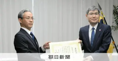 電子タグで万引き被害が大幅減、警察庁長官がユニクロに表彰状