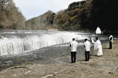 群馬・沼田「吹割の滝」で滝開き、観光シーズン幕開けと安全祈願