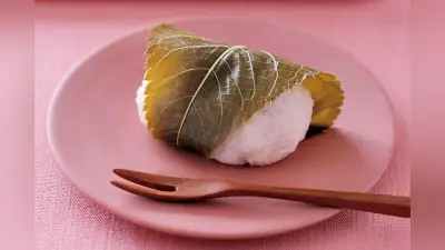 電子レンジで簡単！春の味覚・桜もちレシピ【道明寺粉使用】