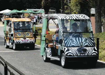 浜松市動物園の「きつい坂」に電動カート登場 入場者数回復へ期待