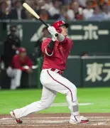 広島が今季最多11得点で連敗ストップ、坂倉が3ラン含む4打点の活躍