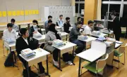 茨城・常総市の夜間中学に新入生14人 在留外国人ら「学び直し」の情熱胸に