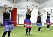 常磐音楽舞踊学院62期生が初レッスン 新人フラガール4人が今夏デビューへ向け鍛錬開始