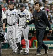 阪神・近本光司が死球で左手首骨折、長期離脱の可能性