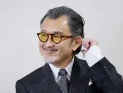 紫綬褒章の吉田鋼太郎さん「背筋伸ばしまい進」 リア王に意欲