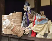 「炮烙割」に客席沸く、京都・壬生狂言が開幕　国の重要無形民俗文化財