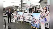 「ひなビタ♪」舞台と姉妹都市１０周年 ファンの熱いメッセージ横断幕で披露