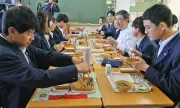 横浜市立中学校で「全員制給食」開始 生徒同士で味の感想を共有する新たな食育