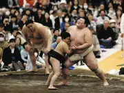 大相撲三島場所で熱海富士関が凱旋 地元後輩に胸を出す稽古で熱狂