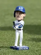 ドジャース、大谷翔平の記念首振り人形を配布　昨季の３本塁打偉業を再現