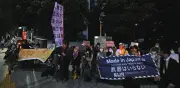 「武器ではなく平和を輸出せよ」 殺傷武器輸出緩和に反対する市民団体が官邸前で抗議