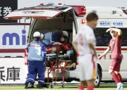 J1神戸対名古屋戦で選手衝突、救急車がピッチに乗り入れ試合中断