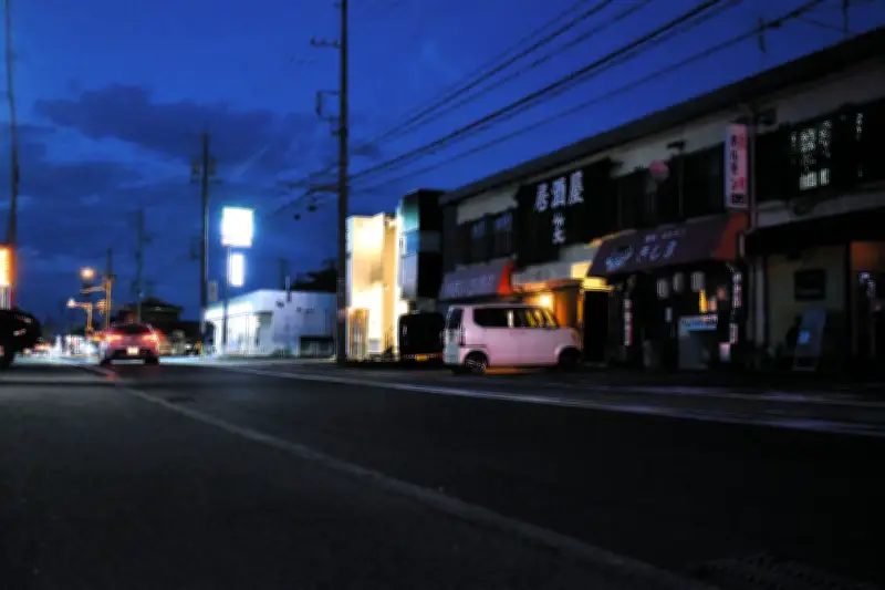 下校中の小1男児、横断中に貨物車にはねられ死亡　三重・津市の県道