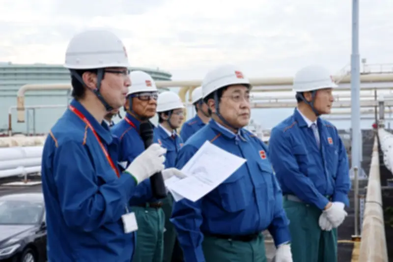 ナフサ生産、100％水準に回復へ　経産相、鹿児島の備蓄基地を視察