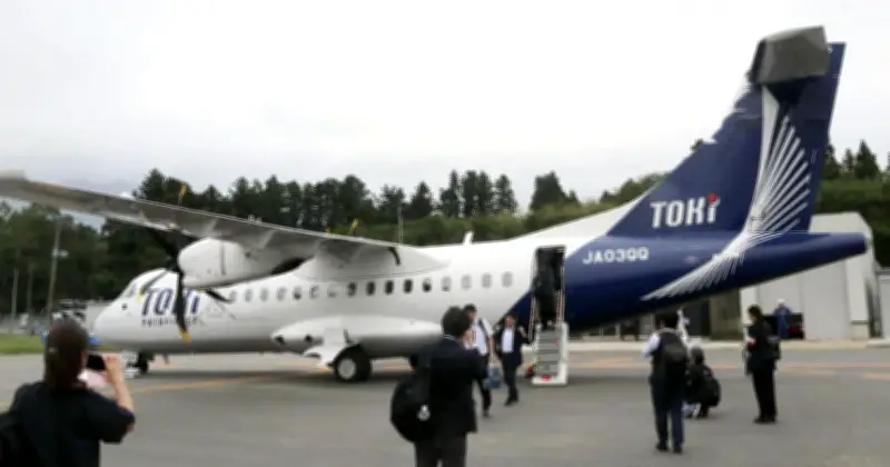 佐渡島に12年ぶり旅客機、トキエアが神戸発チャーター便を運航