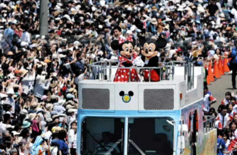 静岡・焼津でディズニーパレード、13万人来場 市制75周年祝う