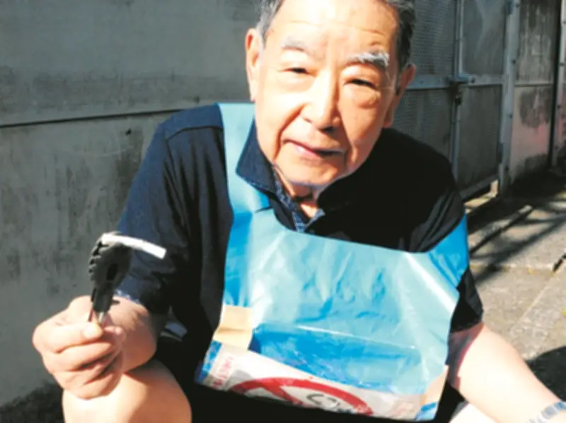 タバコのポイ捨て13万本を拾った88歳編集長「ぶんがくさん」の定点調査