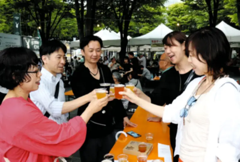 けやきひろばで乾杯！「春のビール祭り」さいたま新都心で17日まで開催
