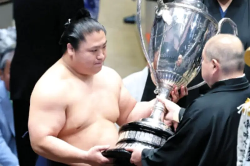 大相撲夏場所、小結若隆景が優勝 大関霧島を押し出しで破り2度目の賜杯