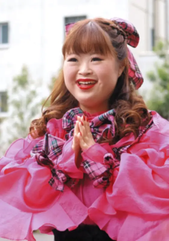 ダウン症のアーティスト大山輝楽里さん、ロンドンファッションウィークに2年連続出演