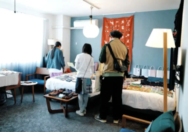 台東区のホテルで客室巡る「谷根千」マーケット、着物や古書など25店舗