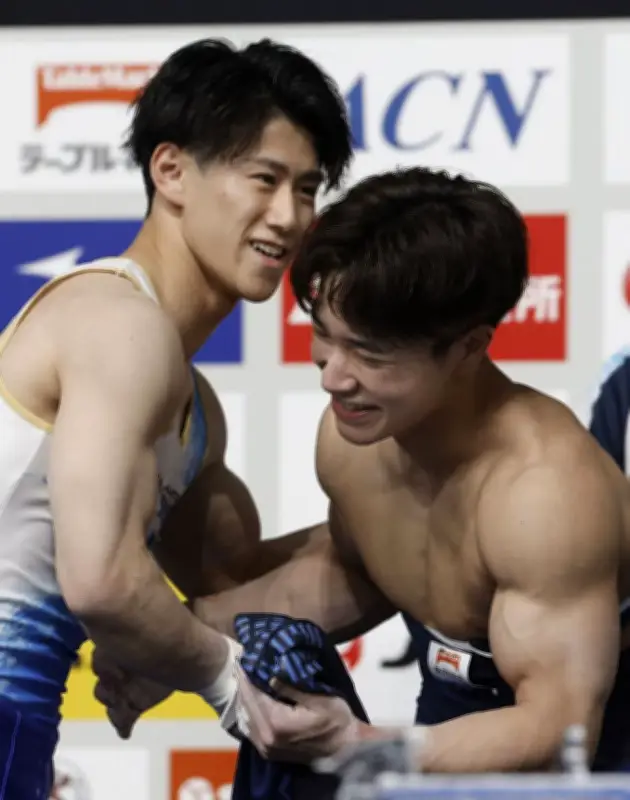 橋本大輝が首位堅持、岡慎之助が2位でV3狙う　体操NHK杯男子個人総合1回目