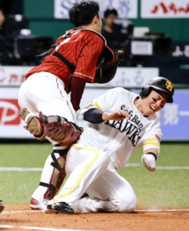 ソフトバンク栗原がソロ含む3打点、楽天に逆転勝ちで連敗脱出