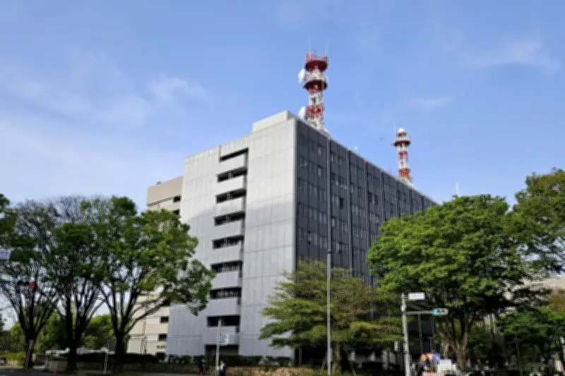 他人にスマホを不正契約させた疑い、3人逮捕　オンライン手続き悪用か