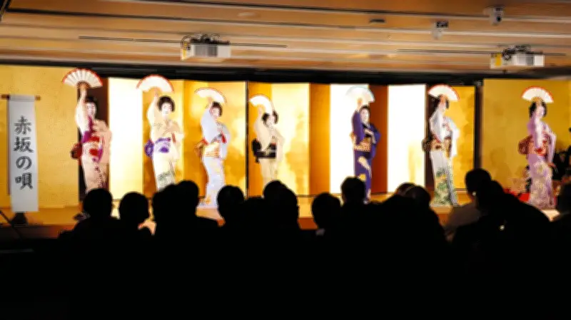 港区・赤坂芸者衆「華のおどり」披露、公募の区民300人が料亭文化を満喫