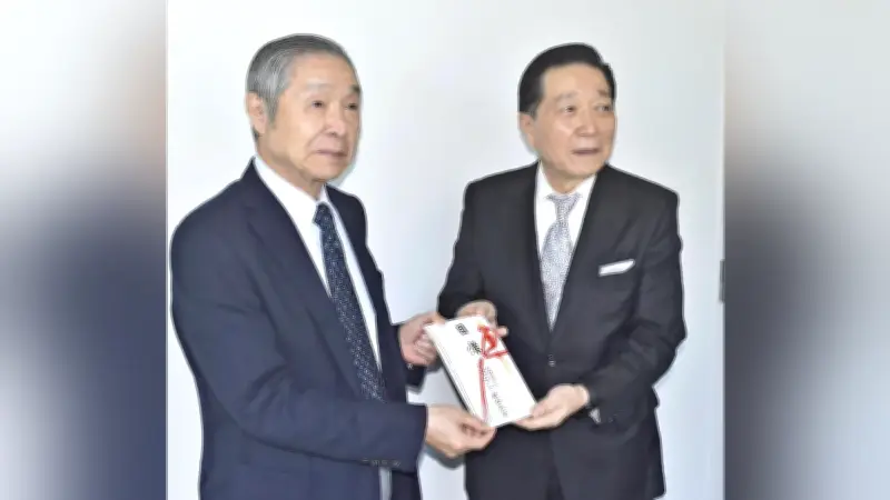 障害児支援へ300万円「おぎゃー献金」熊本施設に贈呈