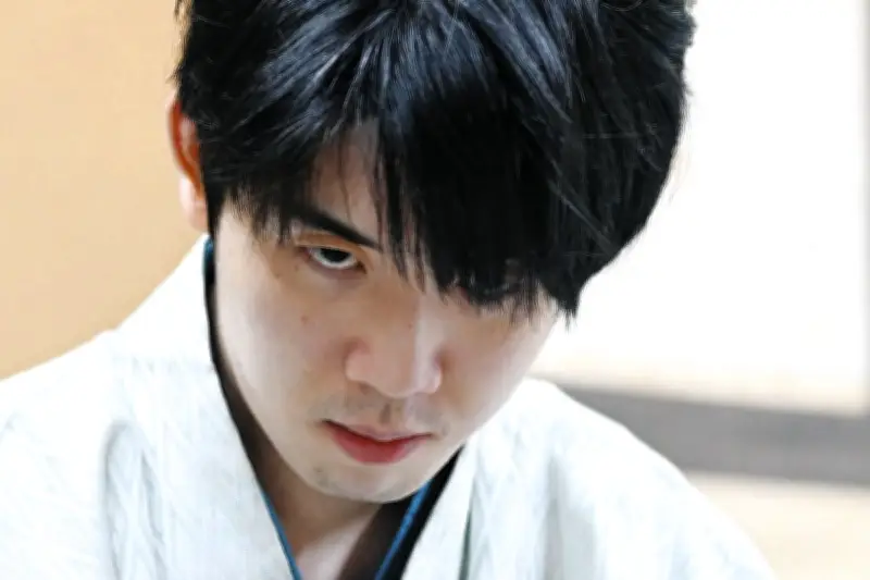 将棋名人戦、藤井聡太六冠が4連覇達成 糸谷哲郎九段に4勝0敗で防衛