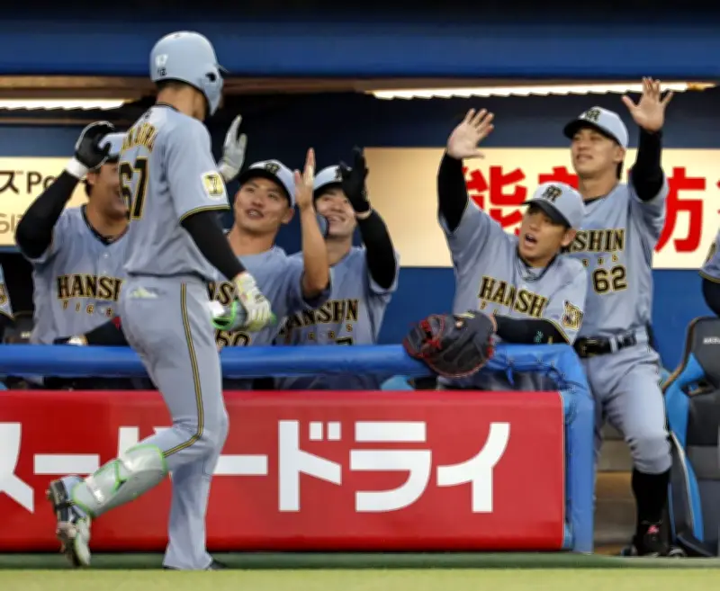 阪神が4本塁打で快勝、ヤクルトを下し首位返り咲き