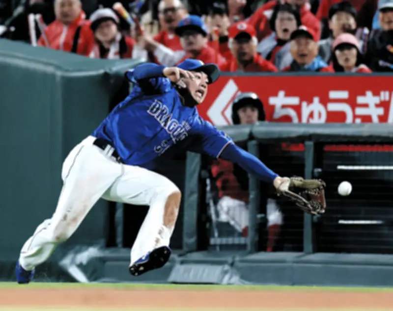 中日、4失策で自滅し両リーグ最速20敗目 井上監督「そうなりますよね」