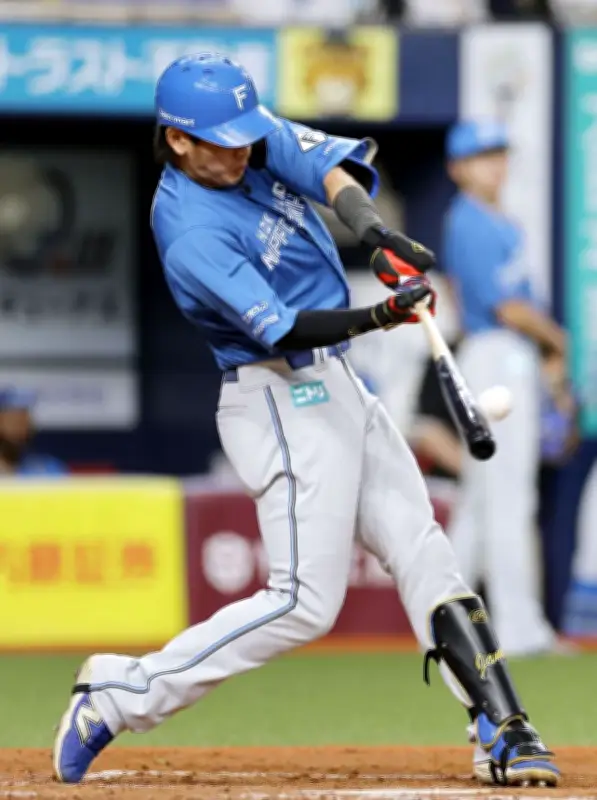 日本ハム、野村の適時打と5号2ランでオリックスに完封勝ち 加藤貴が好投