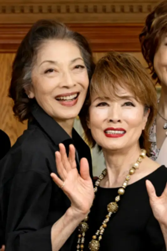 麻実れいと真琴つばさ、56年ぶり再会で宝塚OGコンサート開催へ