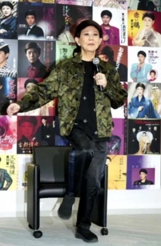 美川憲一、581曲配信解禁で会見「しぶとく歌い続ける」コロッケもサプライズ登場