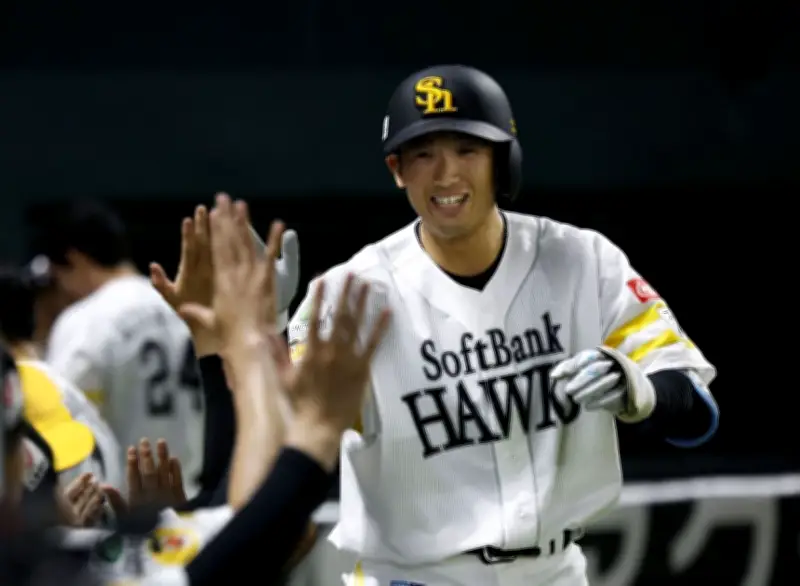 ソフトバンク快勝、山本祐が初本塁打 日本ハムに6連敗