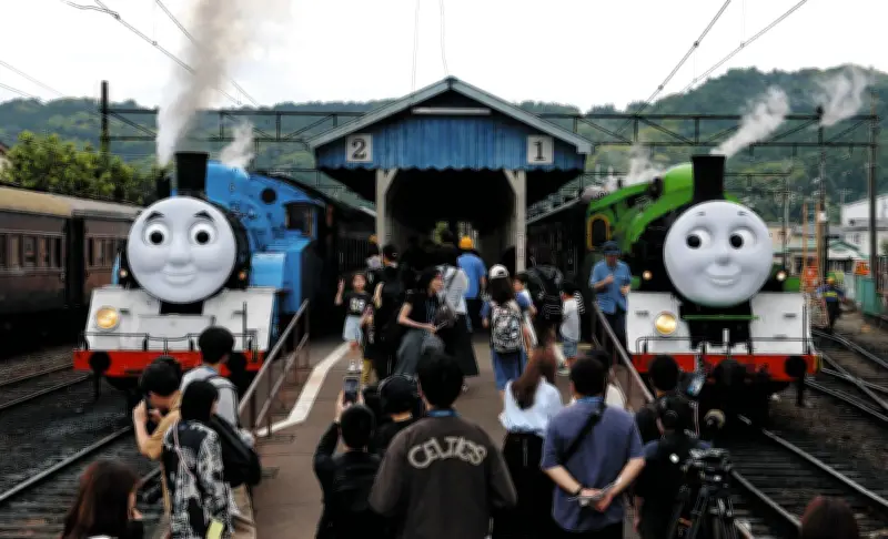 静岡・大井川鉄道、トーマス号とパーシー号が並ぶ姿を公開　6月前半まで共演