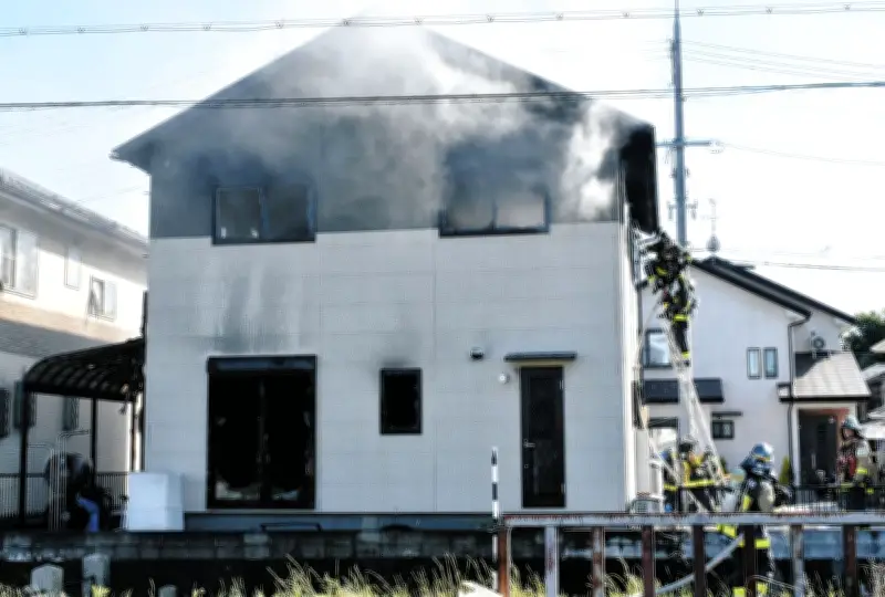 滋賀・愛荘町の民家火災で住人の65歳男を放火容疑で逮捕、遺体1人見つかる