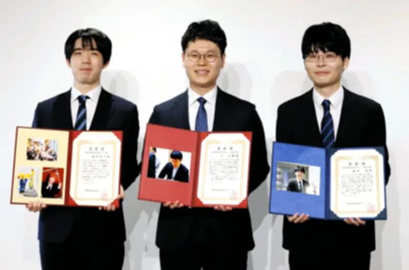 藤井聡太六冠が6年連続6回目の関西囲碁将棋記者クラブ賞受賞、井山裕太碁聖も6年連続18回目