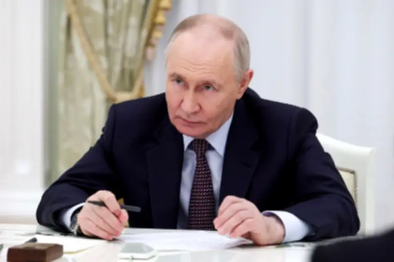 プーチン支持率が7週連続低下、通信制限と無人機攻撃が影響