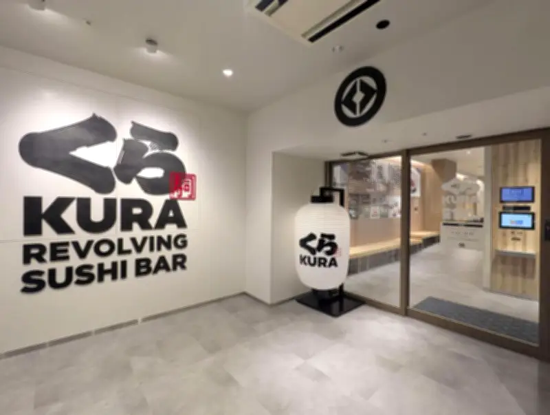 くら寿司、大阪で万博店を再現したメモリアル店が人気　世界70カ国の料理提供