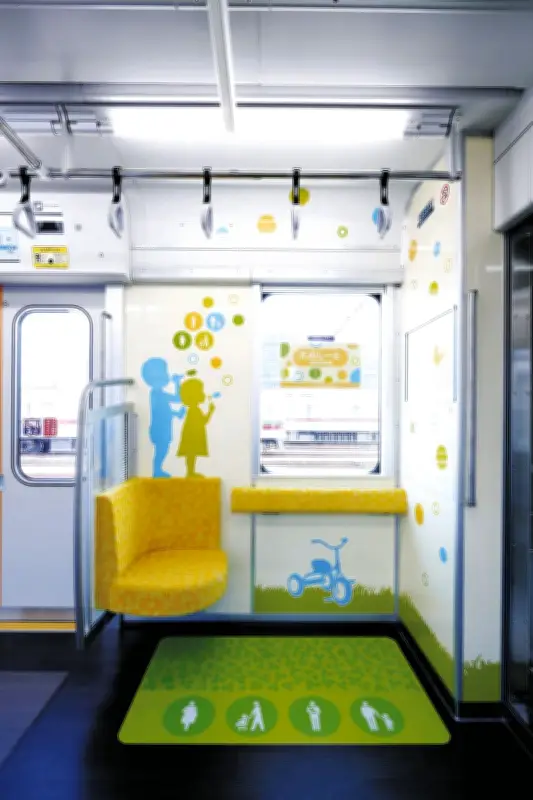 東武アーバンパークライン80000系「子育て車両」がローレル賞を受賞