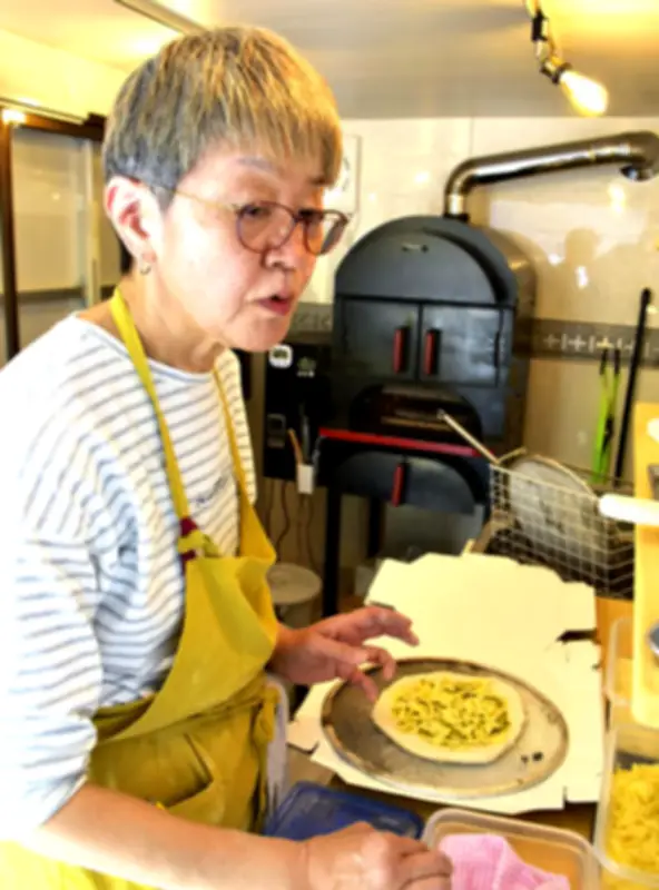 本格石窯ピザのキッチンカー「サルーテ」が福島・富岡町でオープン、北海道から移住の女性が挑戦